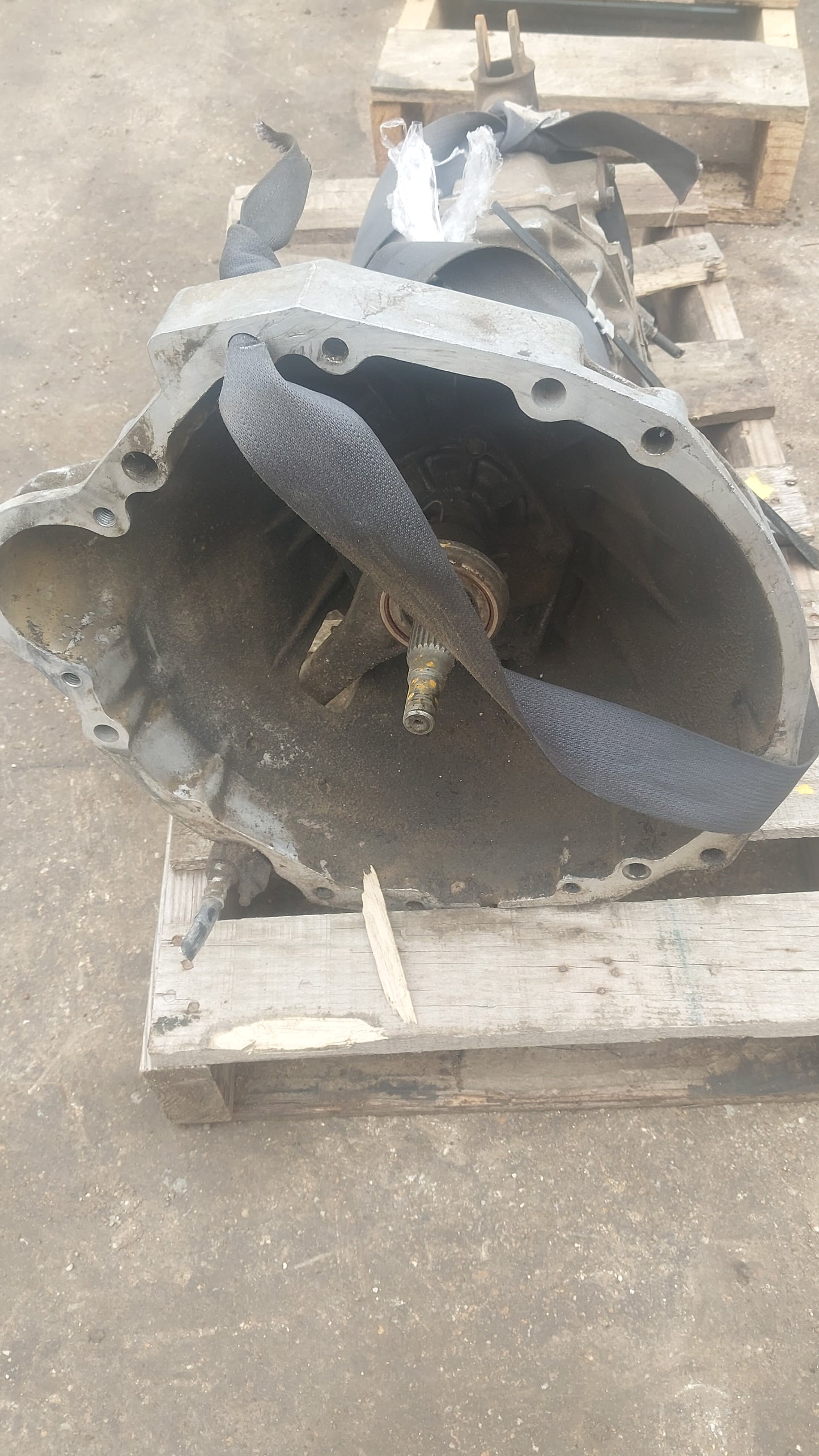 1985-1986 NISSAN TRUCK  -  MANUAL TRANSMISSION - #MS0513