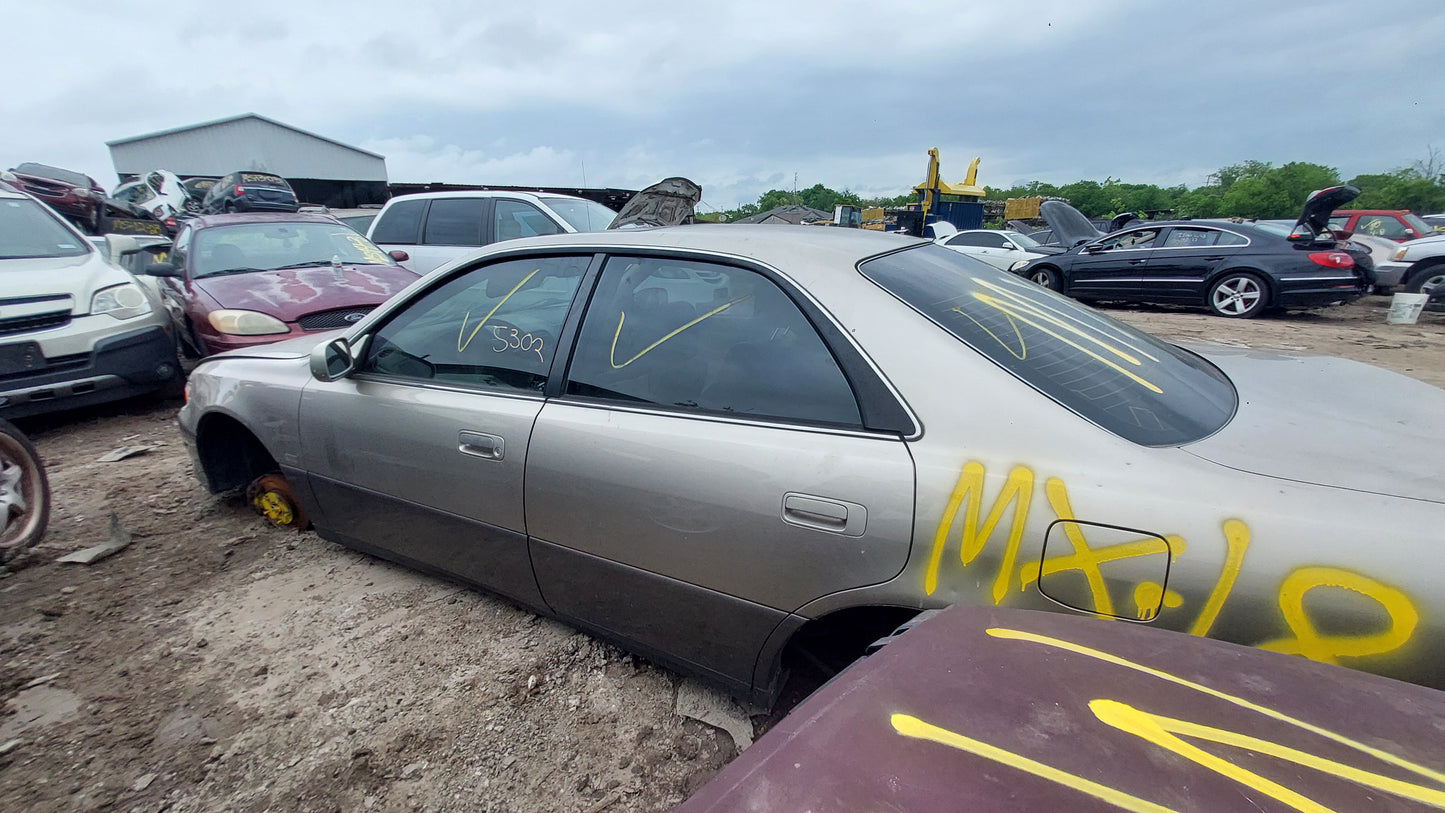 2000 LEXUS ES300 - STOCK #M18868