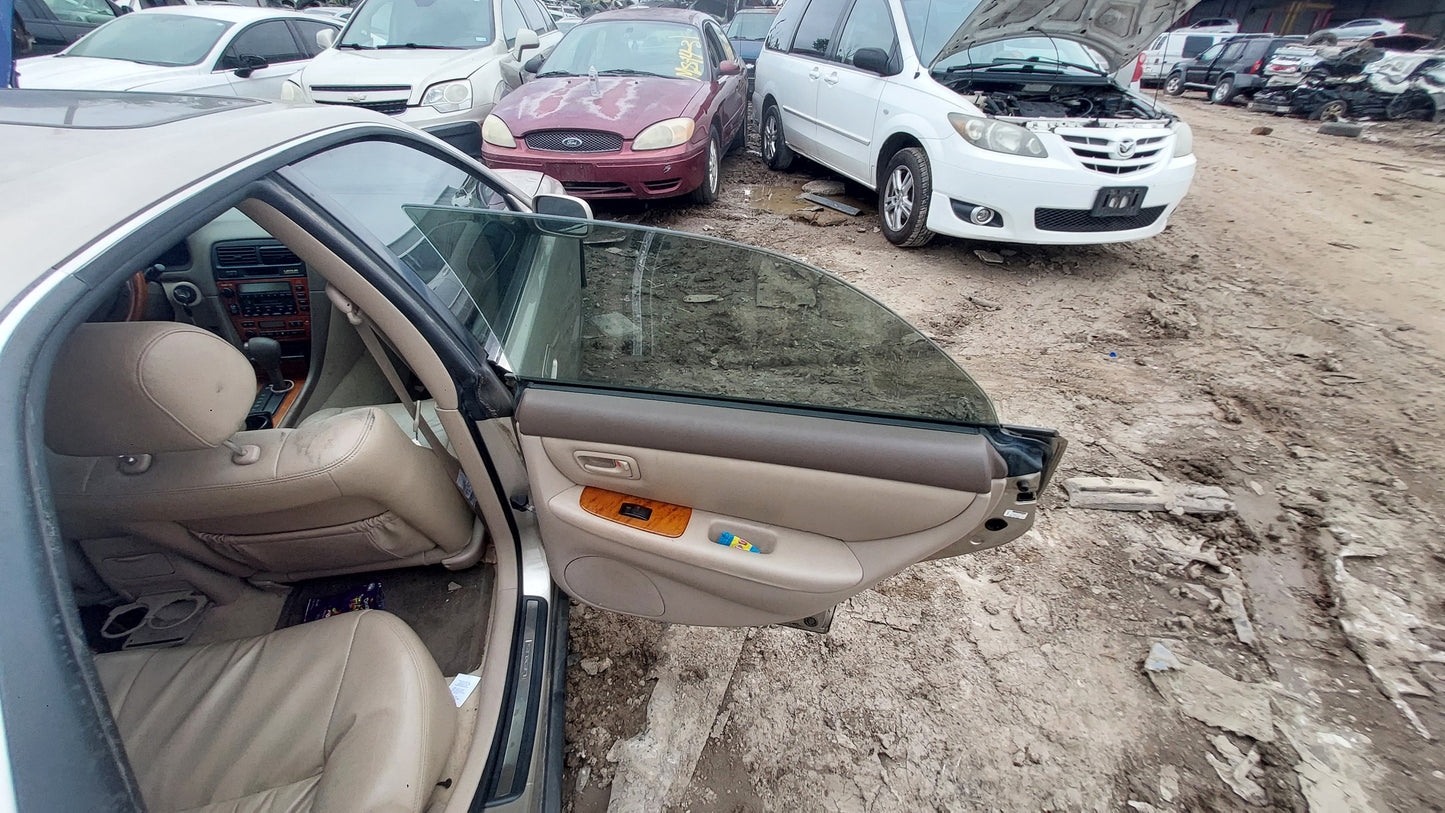 2000 LEXUS ES300 - STOCK #M18868