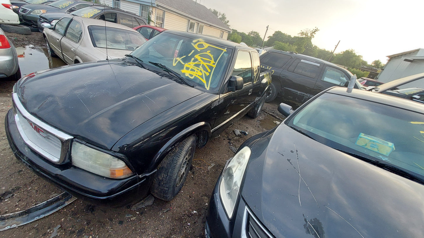 1997-2005 GMC SONOMA - PARTING OUT - MXD-9 Stock #: M18939