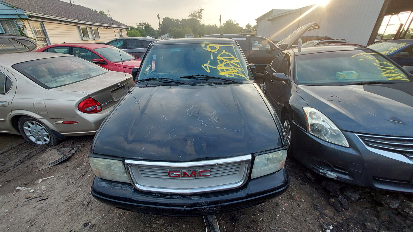 1997-2005 GMC SONOMA - PARTING OUT - MXD-9 Stock #: M18939