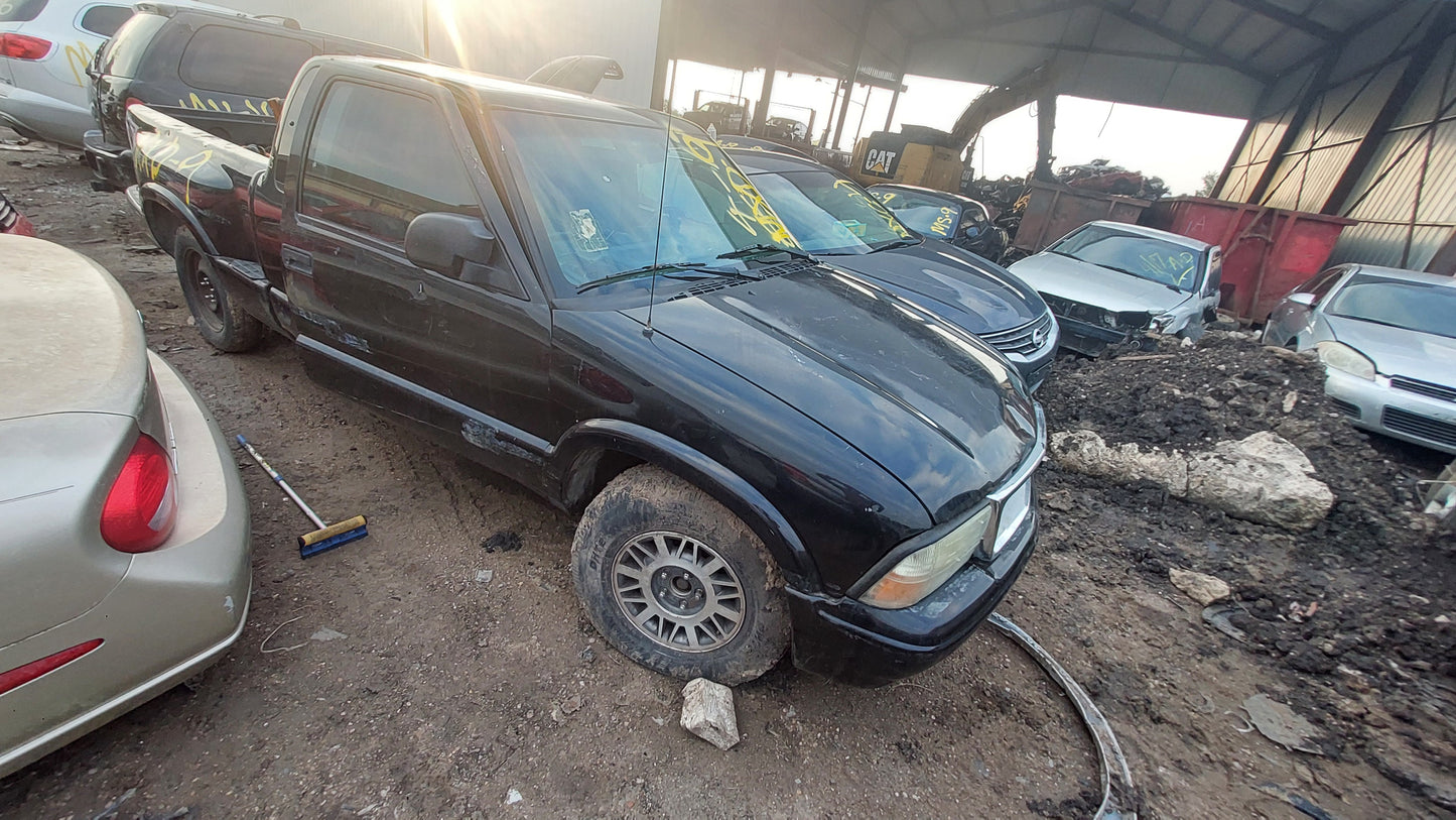 1997-2005 GMC SONOMA - PARTING OUT - MXD-9 Stock #: M18939