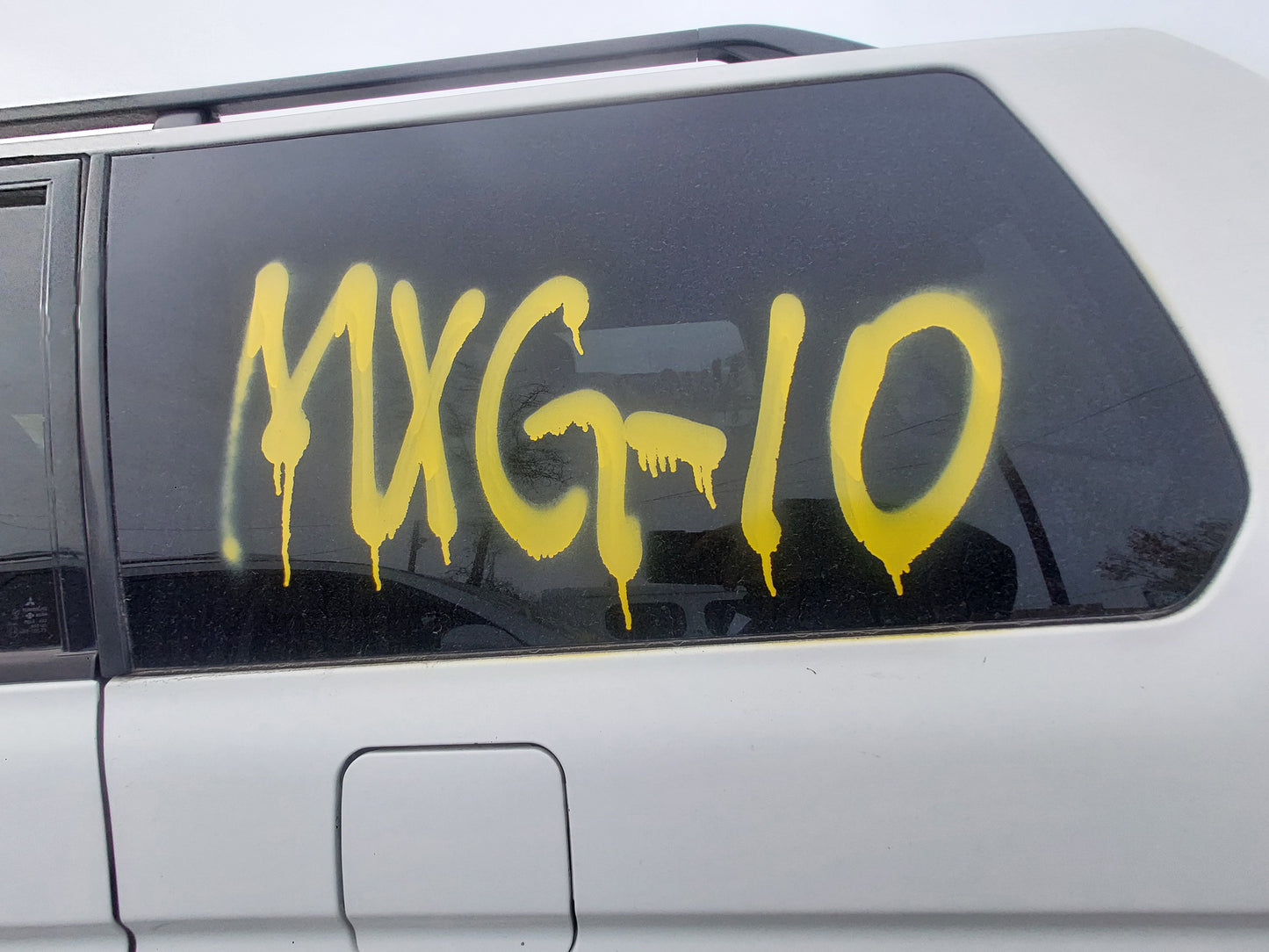 2003 Mitsubishi Montero XLS - Stock #: M18200 - MXG-10