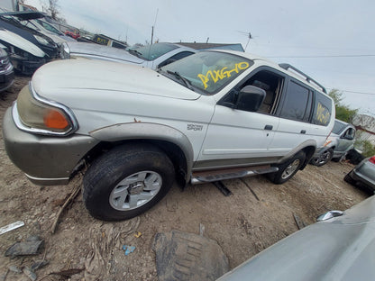 2003 Mitsubishi Montero XLS - Stock #: M18200 - MXG-10