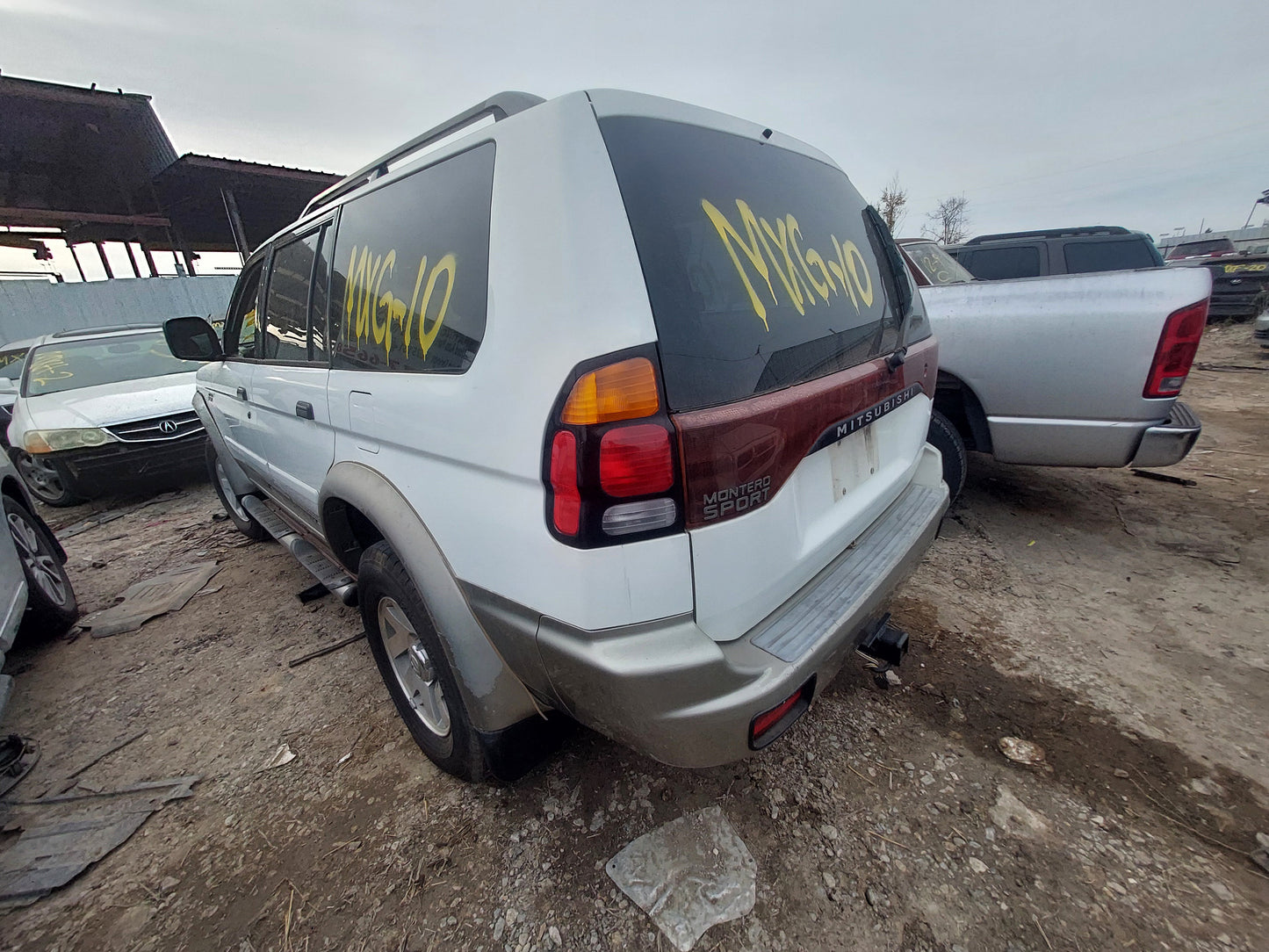 2003 Mitsubishi Montero XLS - Stock #: M18200 - MXG-10