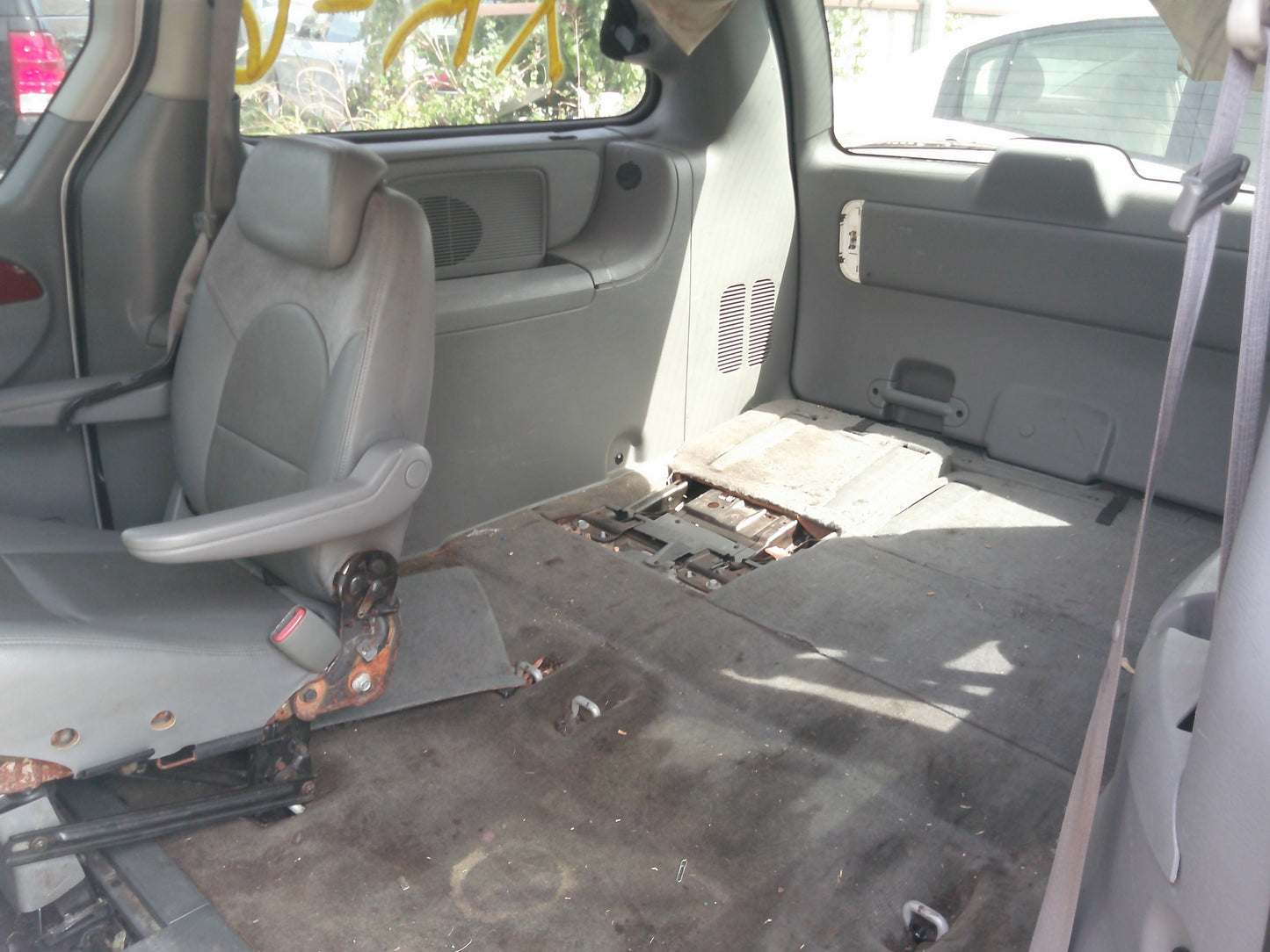 2/2 2001-2007 Chrysler Town & Country | All Parts G - Z | SKU #: M17476 XK-6
