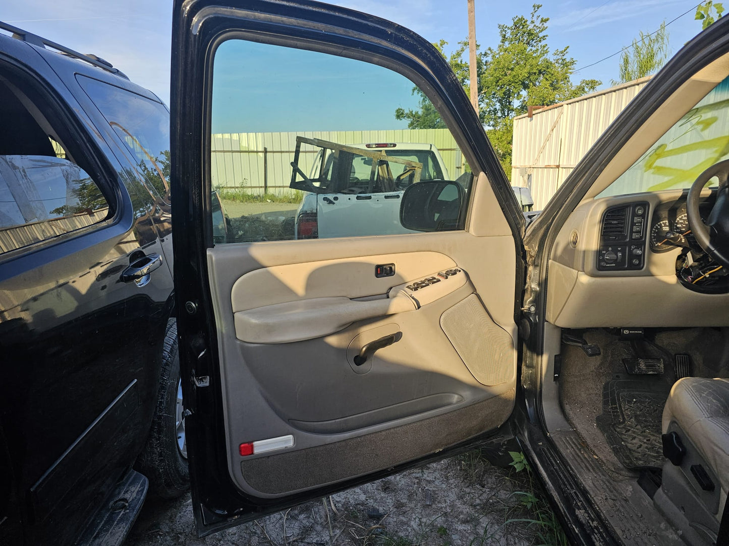 1/2  1999-2006 Chevrolet Tahoe | All Parts A - F | SKU #: M17447 XI-17