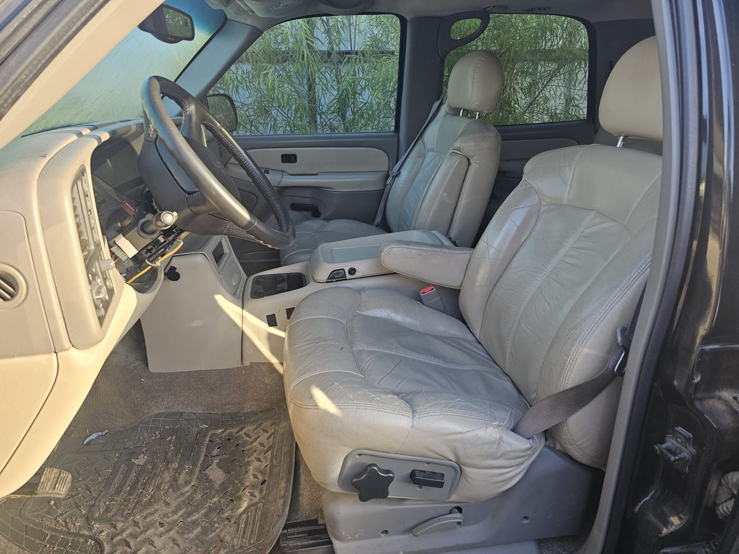 1/2  1999-2006 Chevrolet Tahoe | All Parts A - F | SKU #: M17447 XI-17