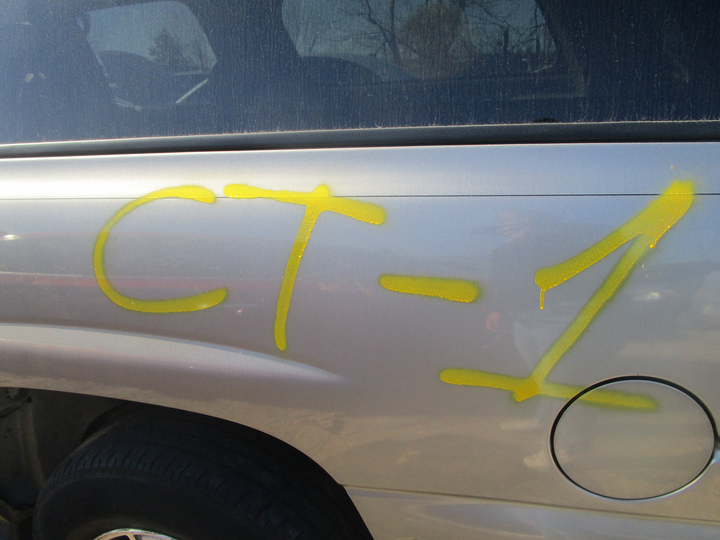 2/2 2000 - 2006 Chevrolet Suburban | All Parts G - Z | SKU #: 16851 CT-1