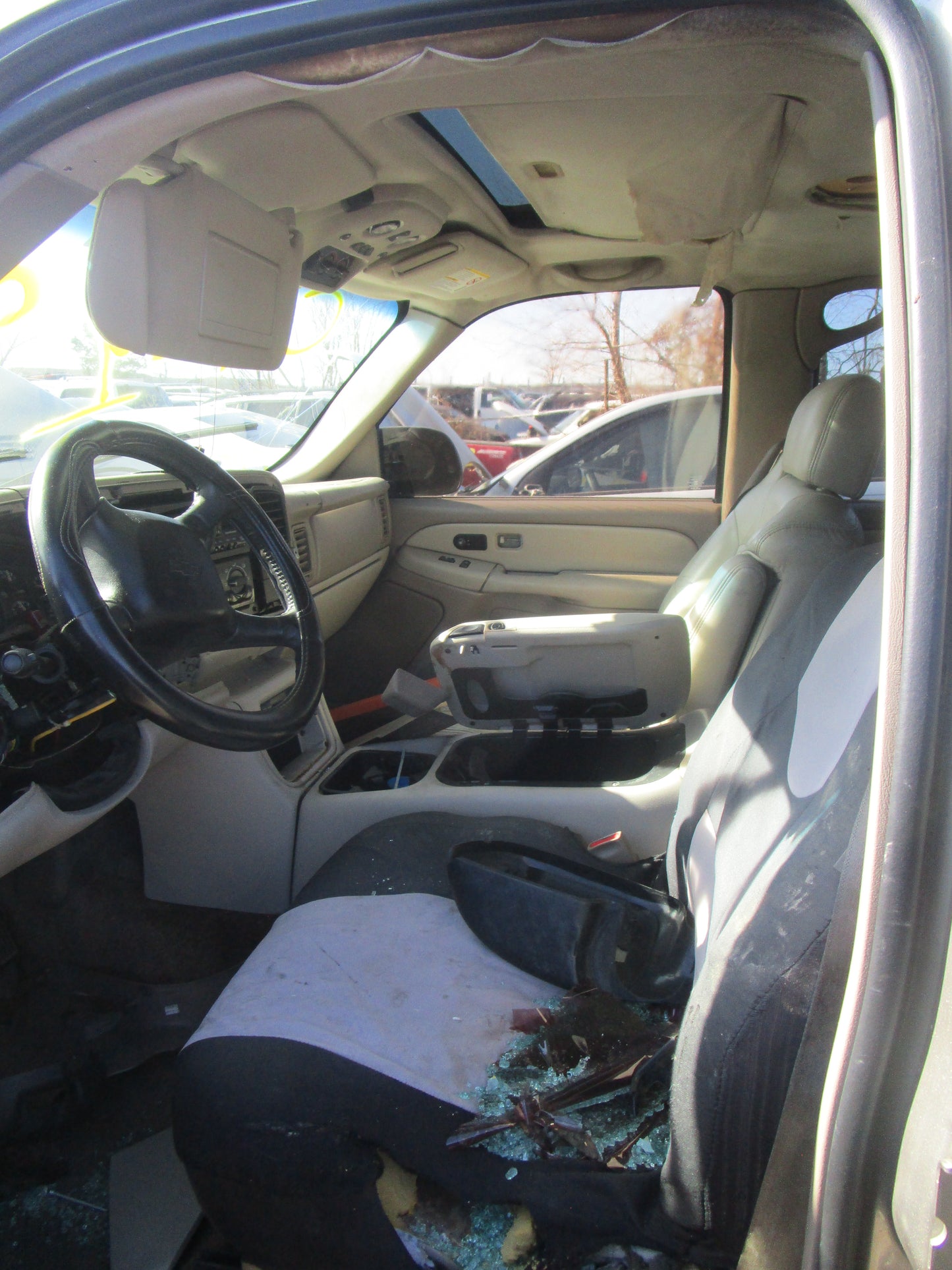 2/2 2000 - 2006 Chevrolet Suburban | All Parts G - Z | SKU #: 16851 CT-1