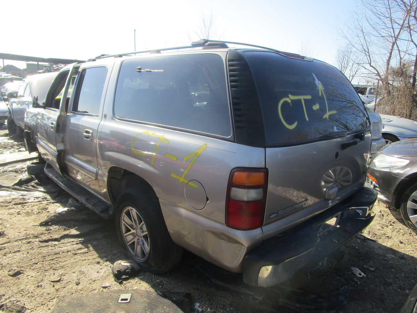 2/2 2000 - 2006 Chevrolet Suburban | All Parts G - Z | SKU #: 16851 CT-1