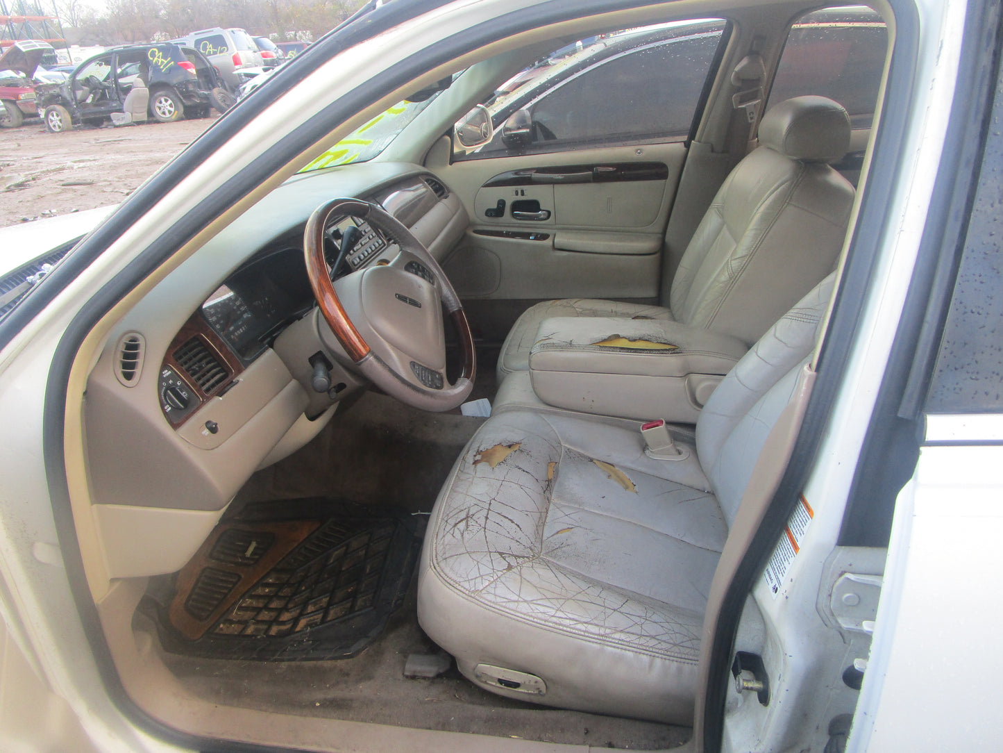 2/2 1998 - 2002 Lincoln Town Car | All Parts G - Z | SKU #: 16725 CM-15