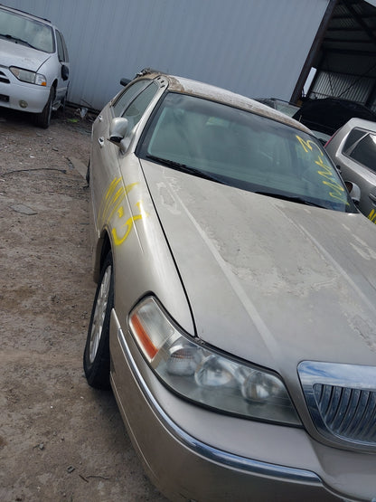 2005 LINCOLN TOWN CAR - STOCK #M18633