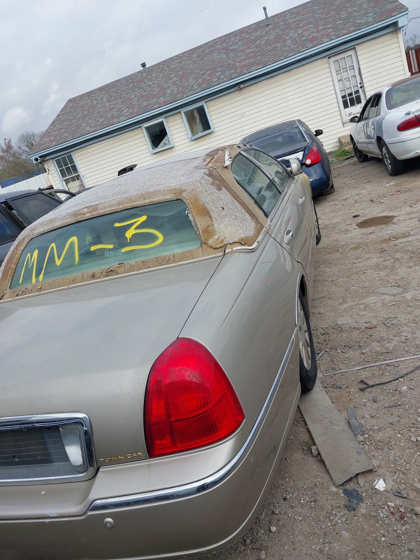 2005 LINCOLN TOWN CAR - STOCK #M18633