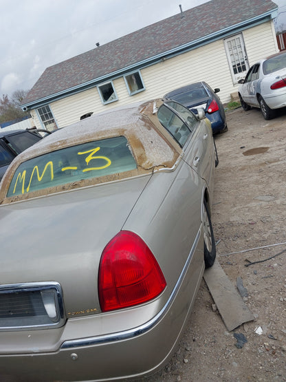 2005 LINCOLN TOWN CAR - STOCK #M18633