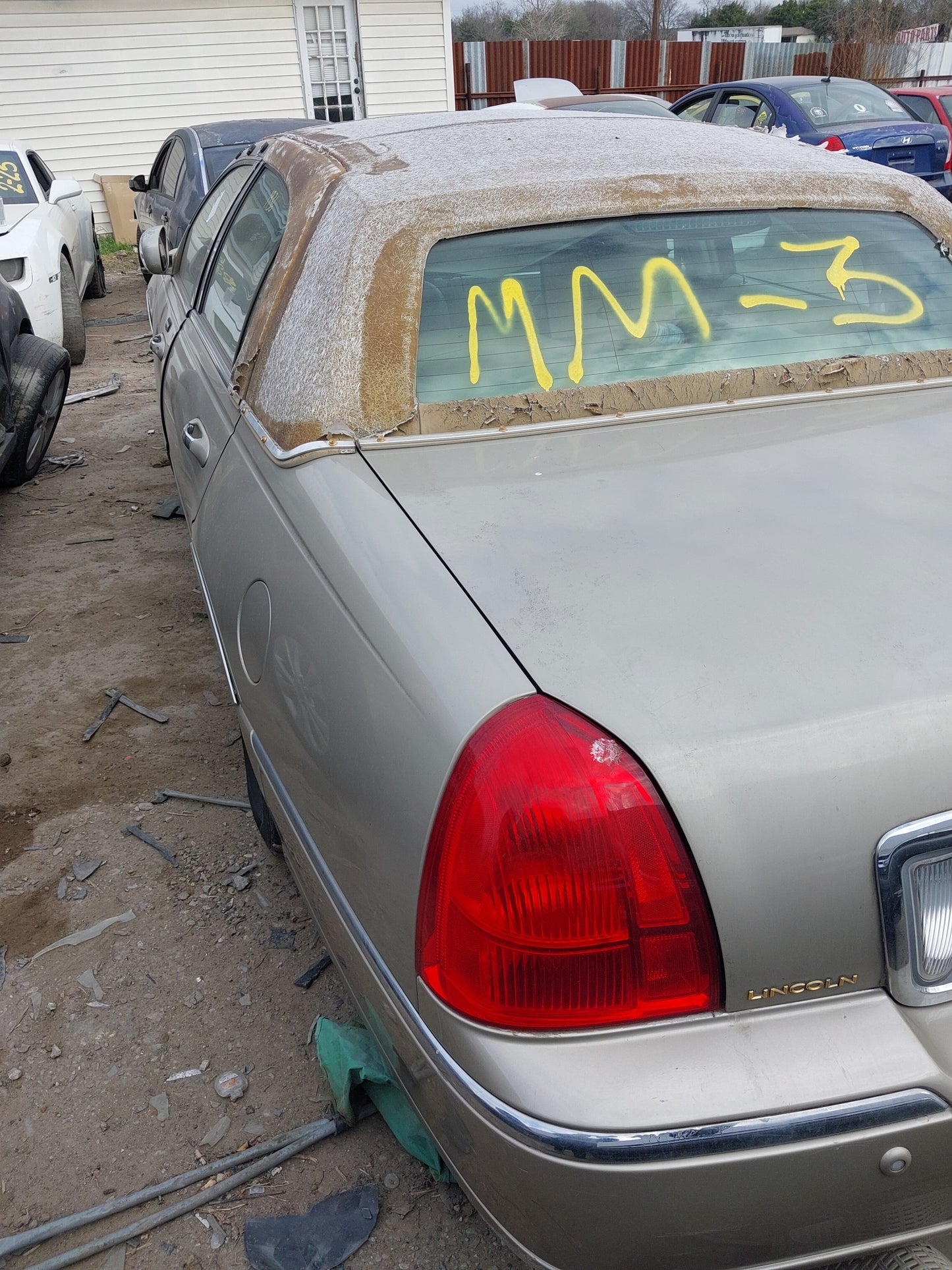 2005 LINCOLN TOWN CAR - STOCK #M18633