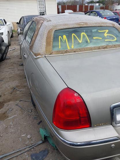 2005 LINCOLN TOWN CAR - STOCK #M18633