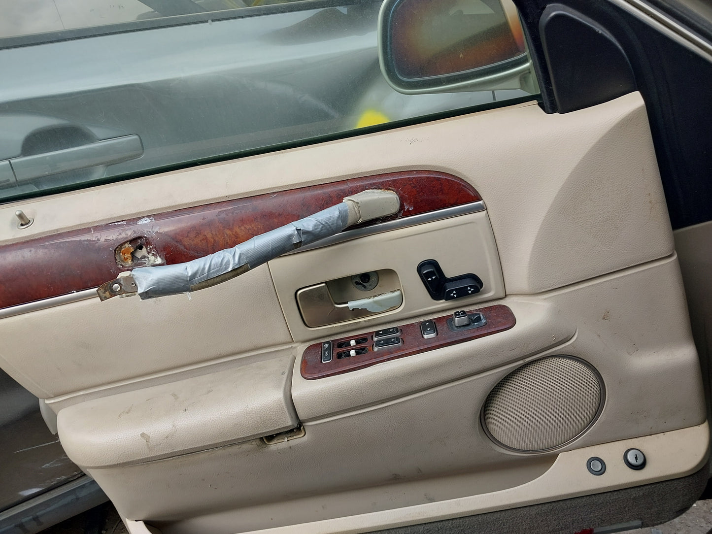 2005 LINCOLN TOWN CAR - STOCK #M18633