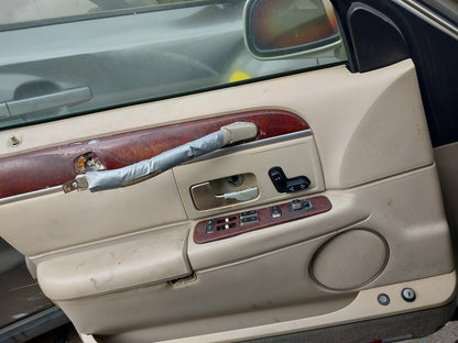 2005 LINCOLN TOWN CAR - STOCK #M18633