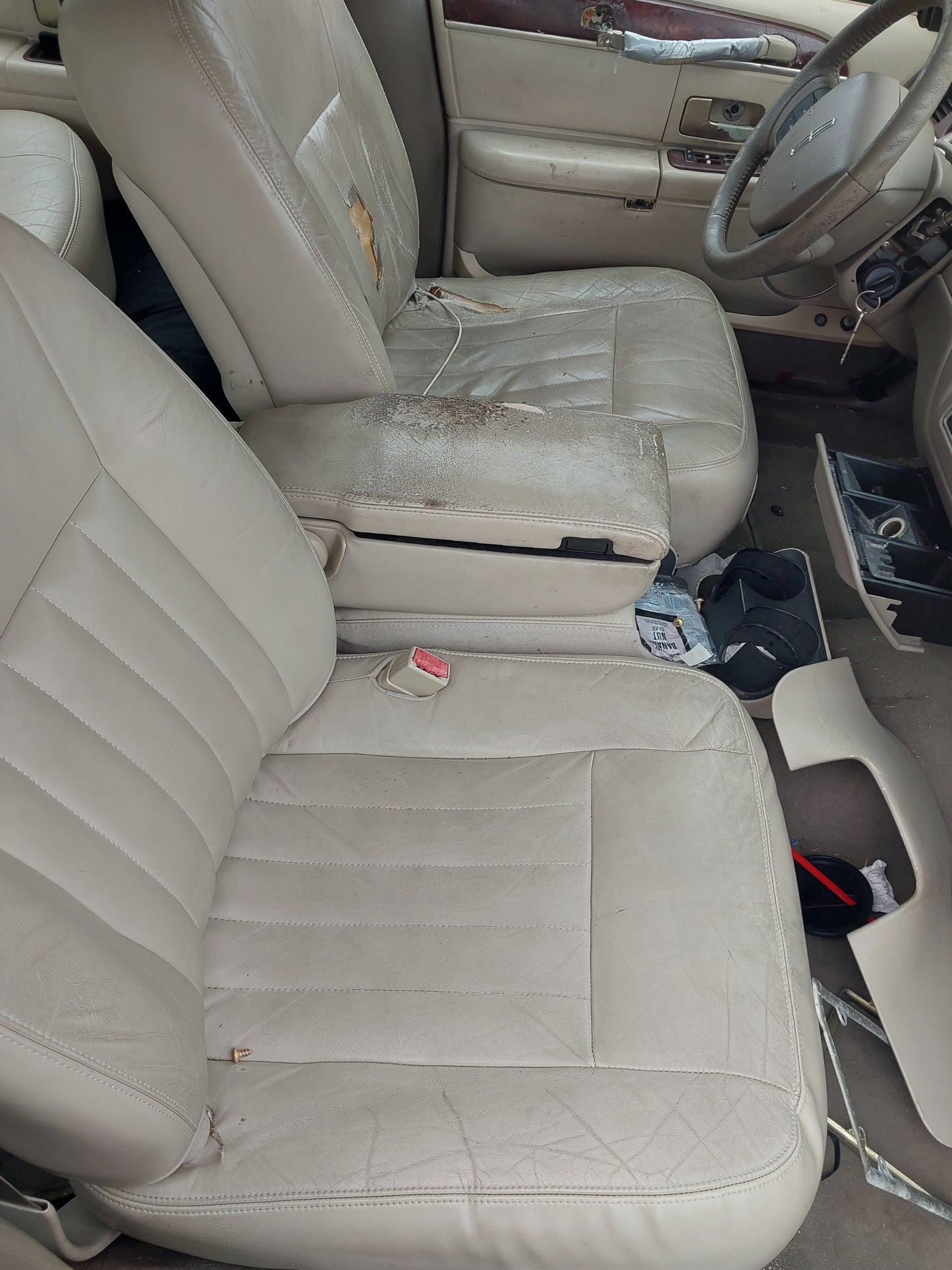 2005 LINCOLN TOWN CAR - STOCK #M18633