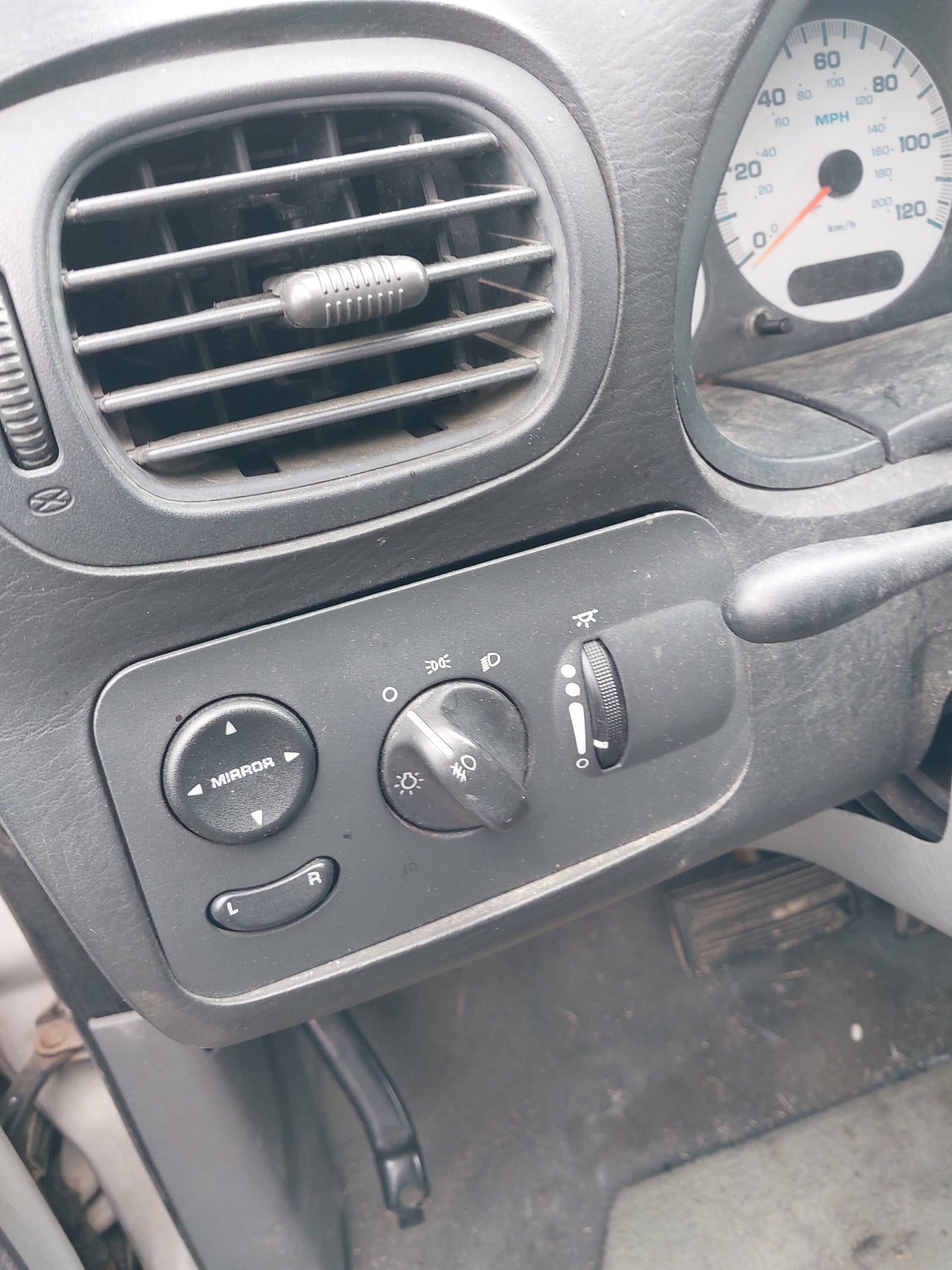 2004 Dodge Grand Caravan - Stock #: M18622 - ML-12