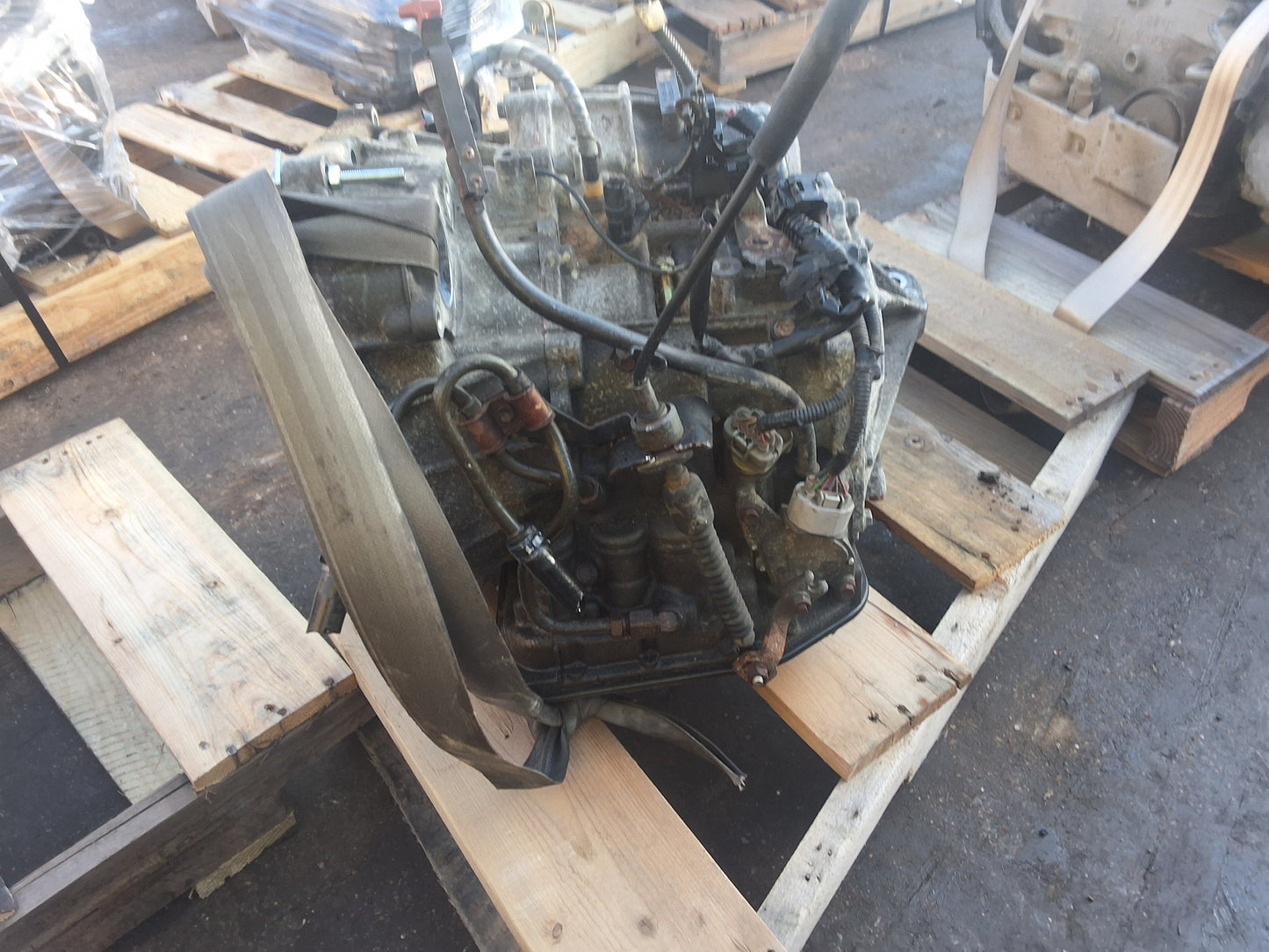 2002-2004 TOYOTA CAMRY - AUTOMATIC TRANSMISSION - #M17949