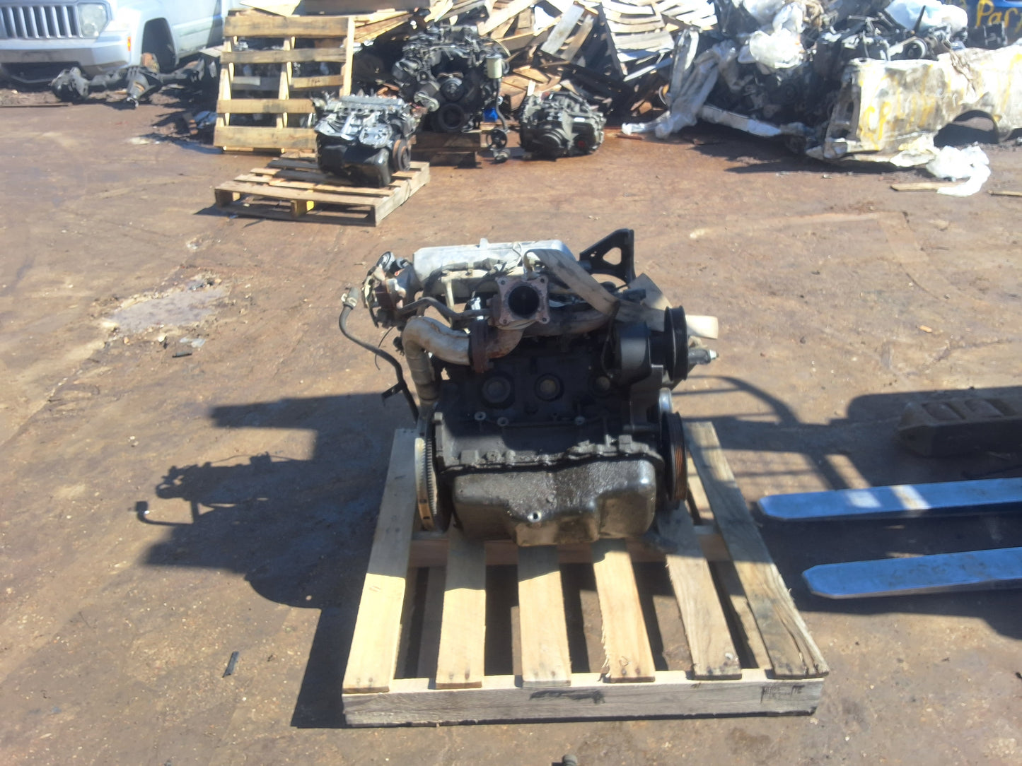 1998 DODGE CARAVAN  -  3.3 L ENGINE - #M18584