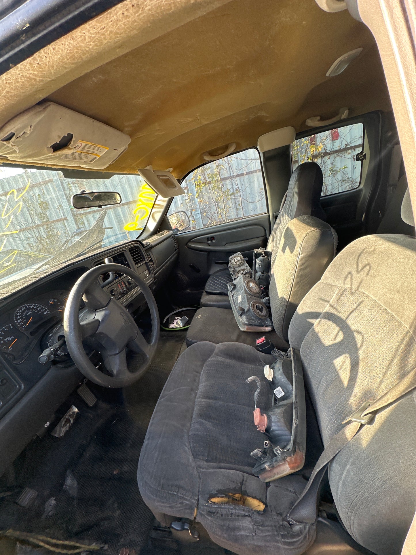 2004 CHEVY SILVERADO 2500 - Stock # M18119