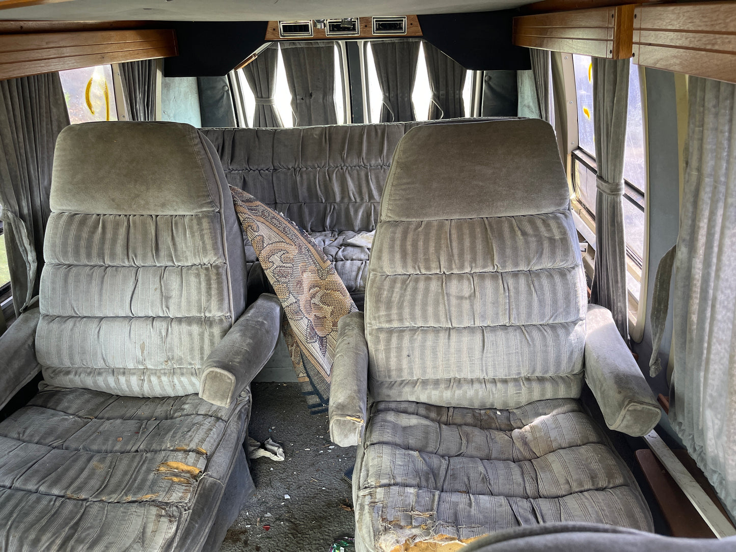 2/2 1985 - 1990 Dodge 250 Van | All Parts G - Z | SKU #: M17648 - C-18