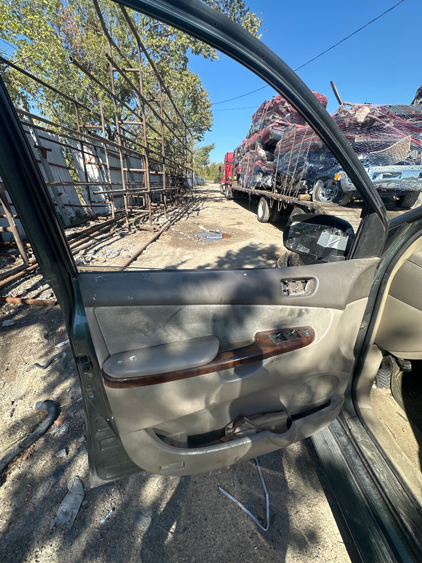 1/2 2004 TOYOTA SIENNA | All Parts A - F | STK# M17873