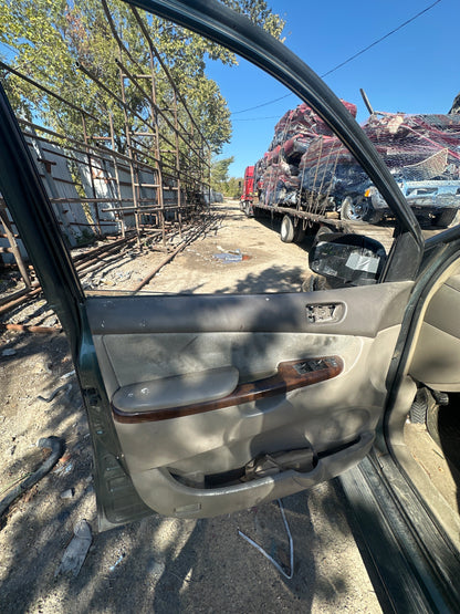 1/2 2004 TOYOTA SIENNA | All Parts A - F | STK# M17873