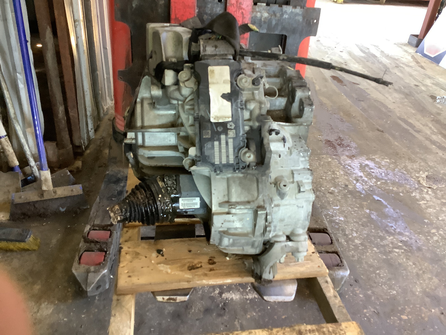 2016 CHRYSLER 200 - AUTOMATIC TRANSMISSION -#  M18881