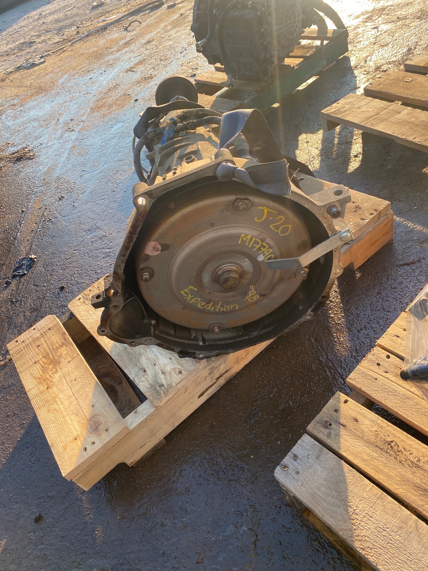 1998 FORD EXPEDITION - AUTOMATIC TRANSMISSION - #M17790