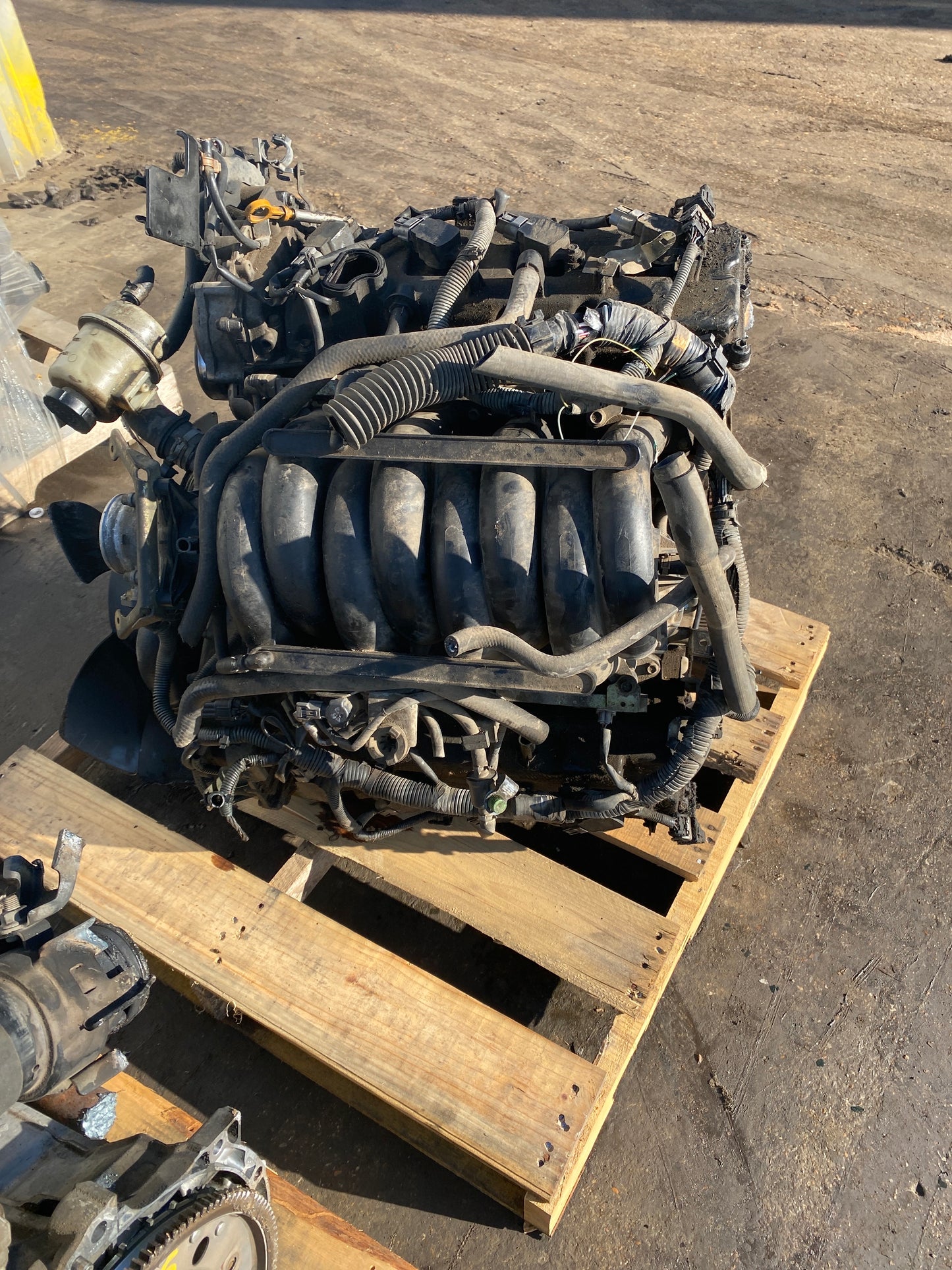 2005-2006 NISSAN TITAN 5.6 L ENGINE - #M17691