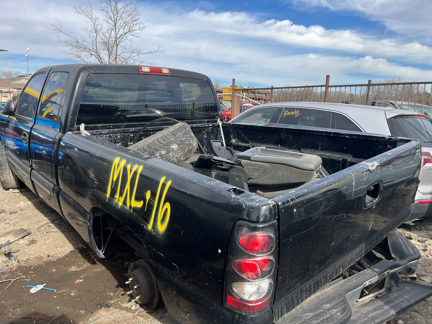 2001-2005 CHEVROLET SILVERADO - PARTING OUT- MXL-16- #M18306