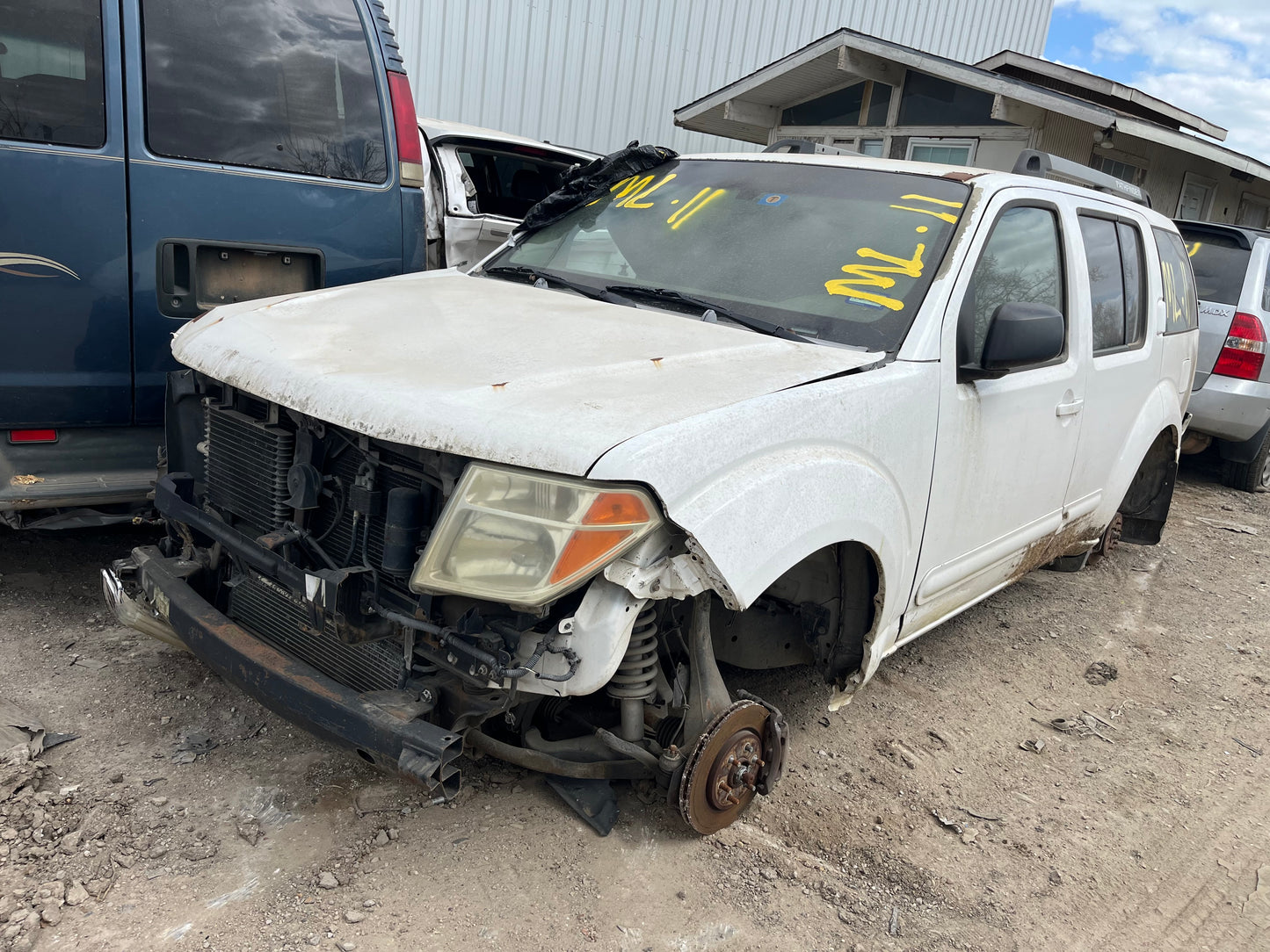 2005 Nissan Pathfinder - Stock #: M18621 - ML-11