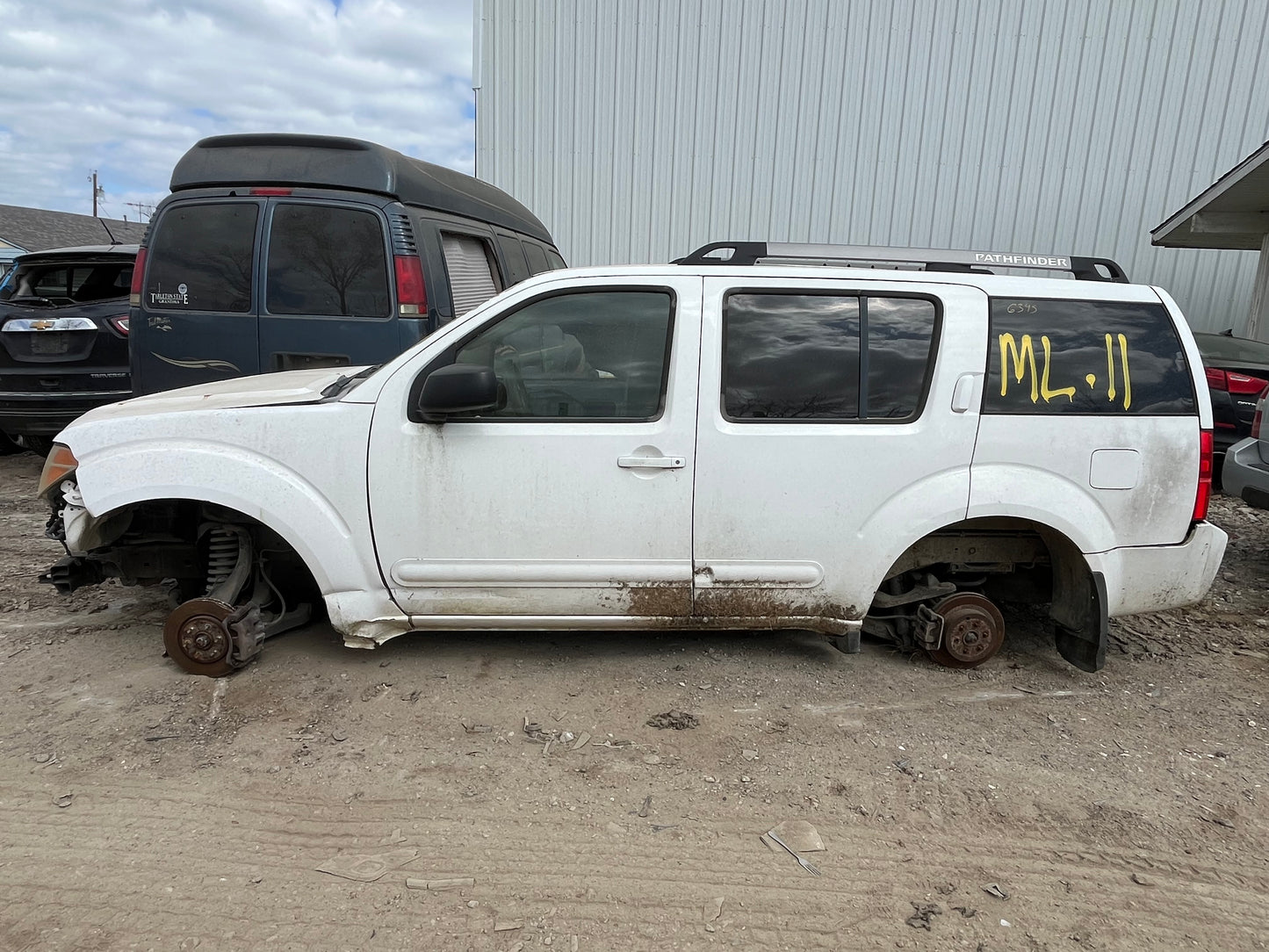 2005 Nissan Pathfinder - Stock #: M18621 - ML-11