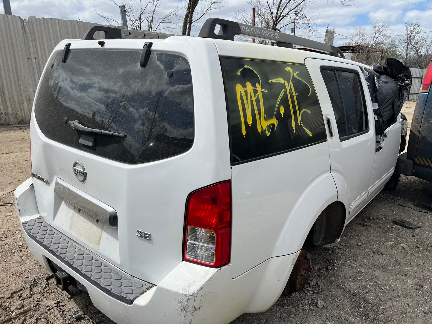 2005 Nissan Pathfinder - Stock #: M18621 - ML-11