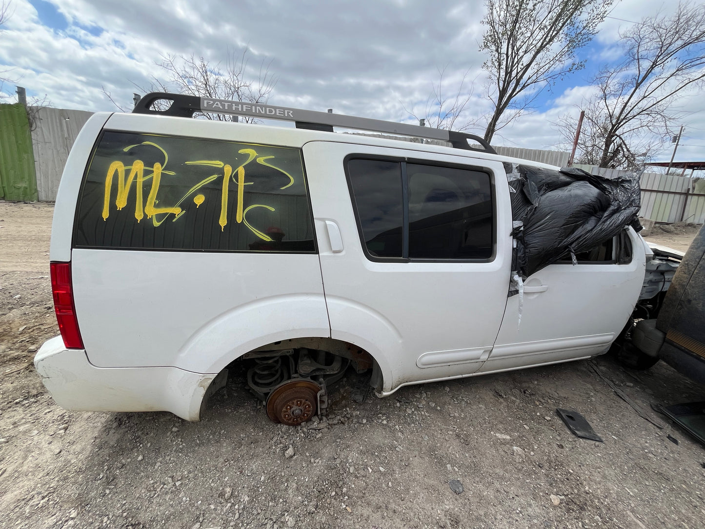 2005 Nissan Pathfinder - Stock #: M18621 - ML-11