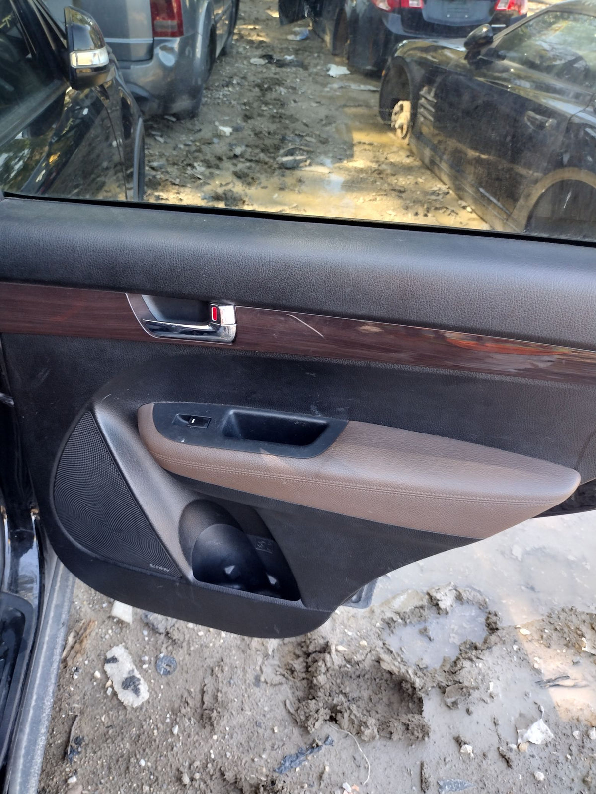 CA_VEHICLE_MEDIA:13203528201:3295073780
