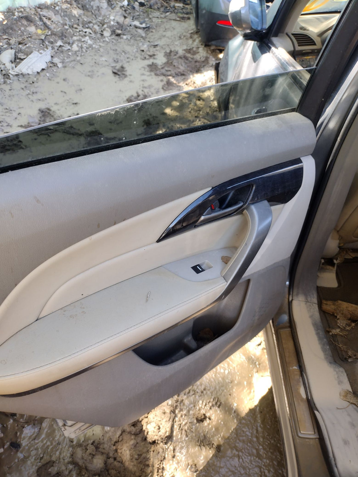 CA_VEHICLE_MEDIA:13203528202:3295167913