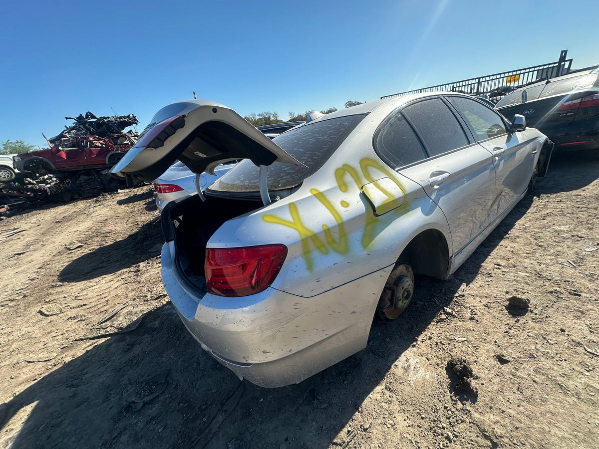 CA_VEHICLE_MEDIA:13203598400:3301640305