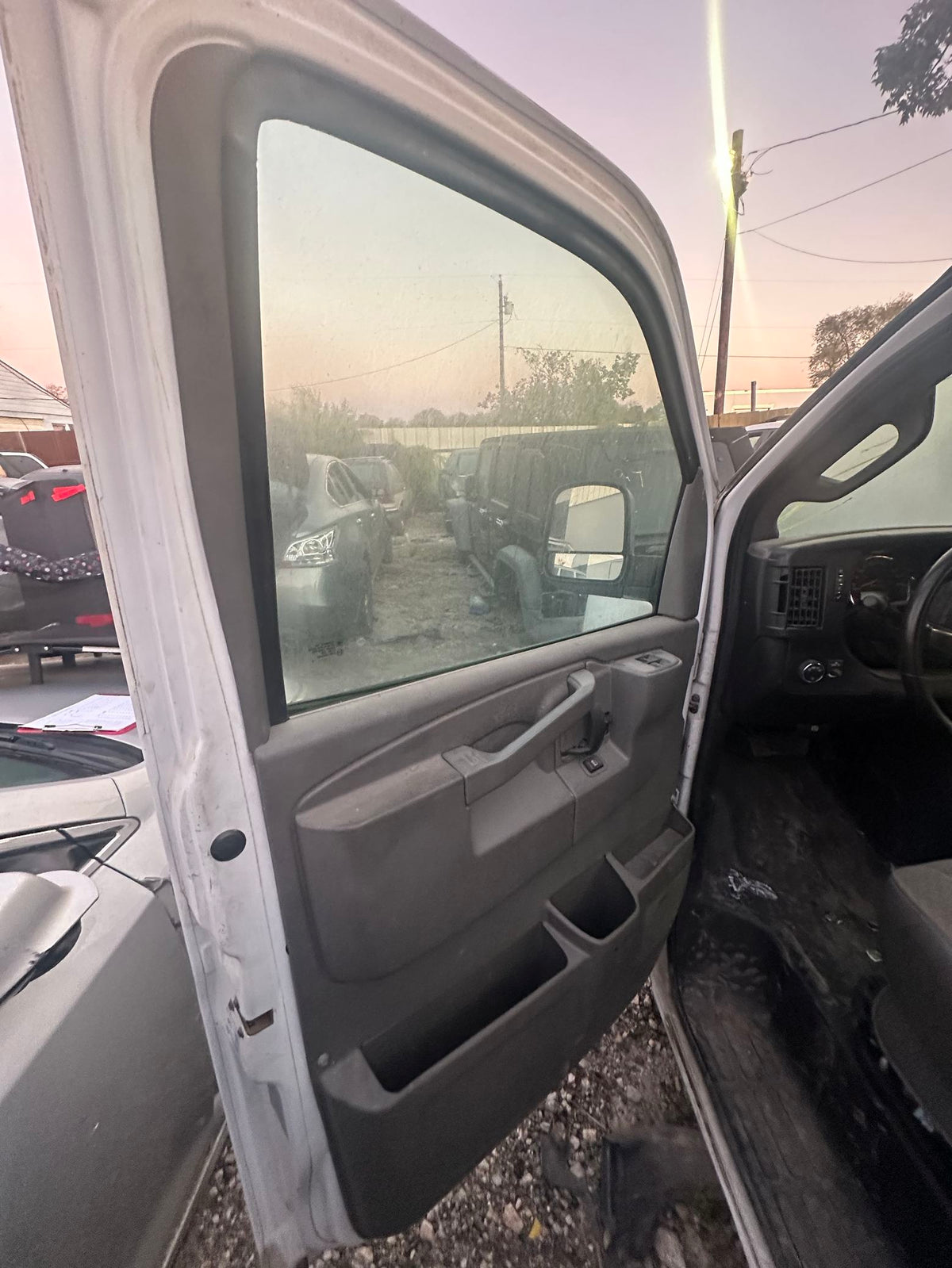 CA_VEHICLE_MEDIA:13323107909:3329600923