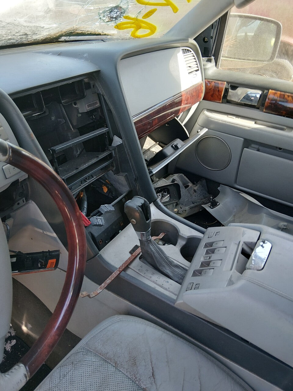 2004 Lincoln Navigator - Stock #: M18388 - MXP-18