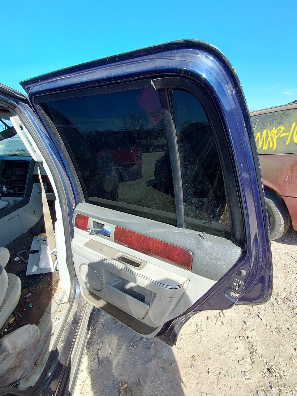 2004 Lincoln Navigator - Stock #: M18388 - MXP-18