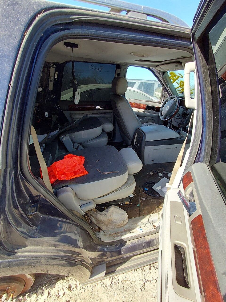 2004 Lincoln Navigator - Stock #: M18388 - MXP-18