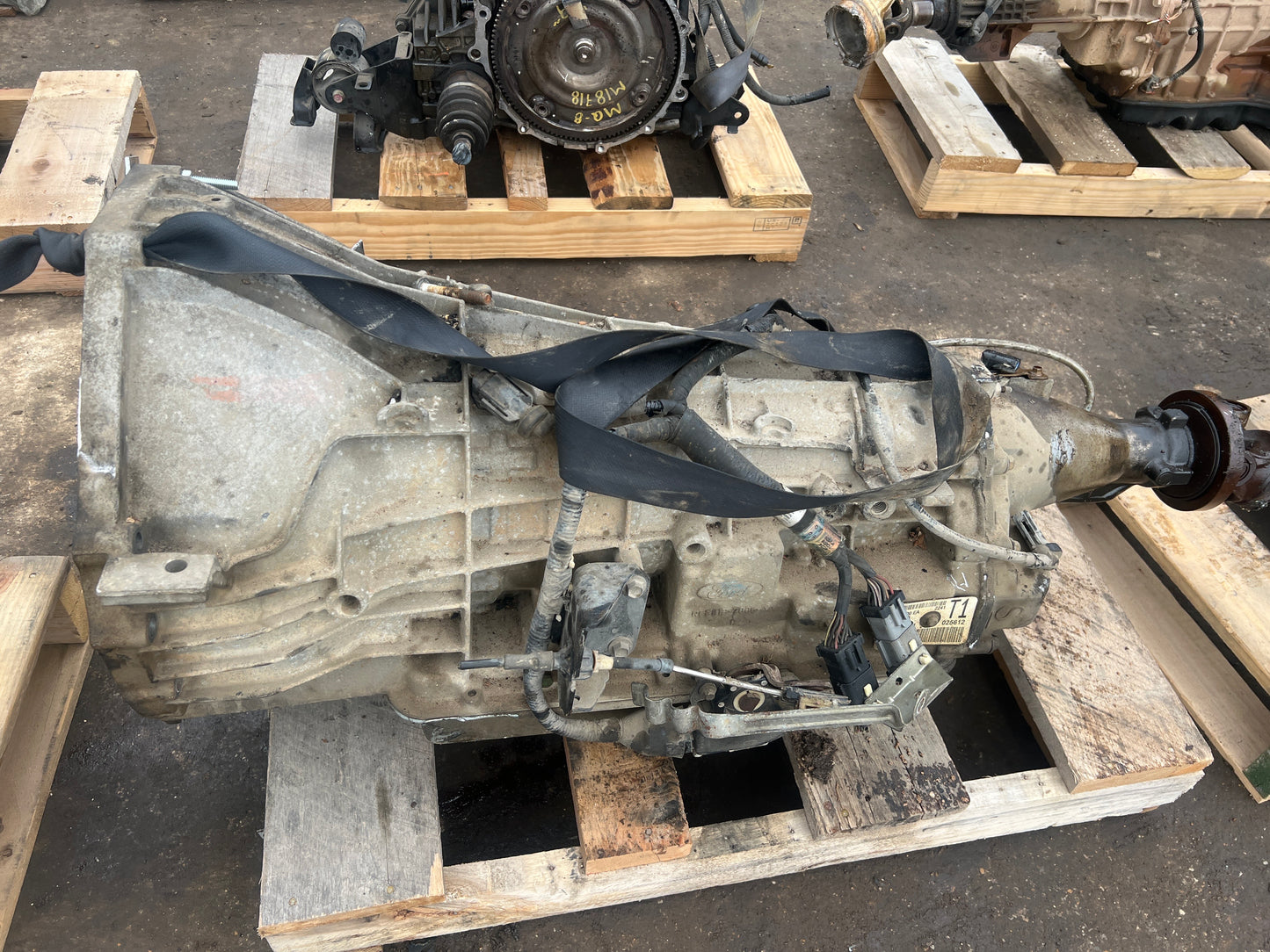 2004-2005 FORD E-350 CLUB WAGON  -  AUTOMATIC TRANSMISSION - #M18755
