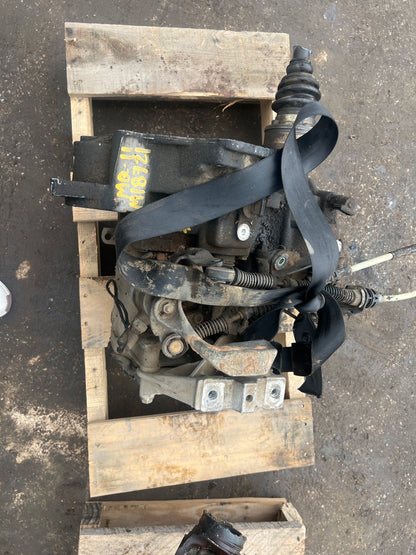 2000-2005 VOLKSWAGEN JETTA  -  MANUAL TRANSMISSION - #M18721