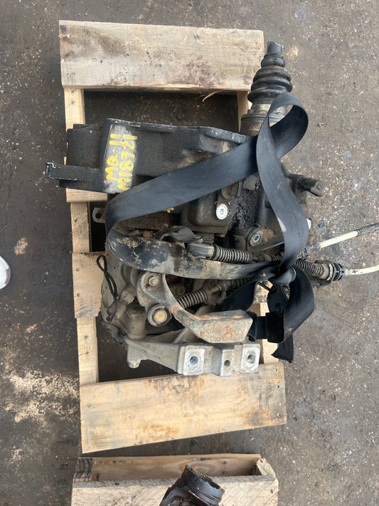 2000-2005 VOLKSWAGEN JETTA  -  MANUAL TRANSMISSION - #M18721