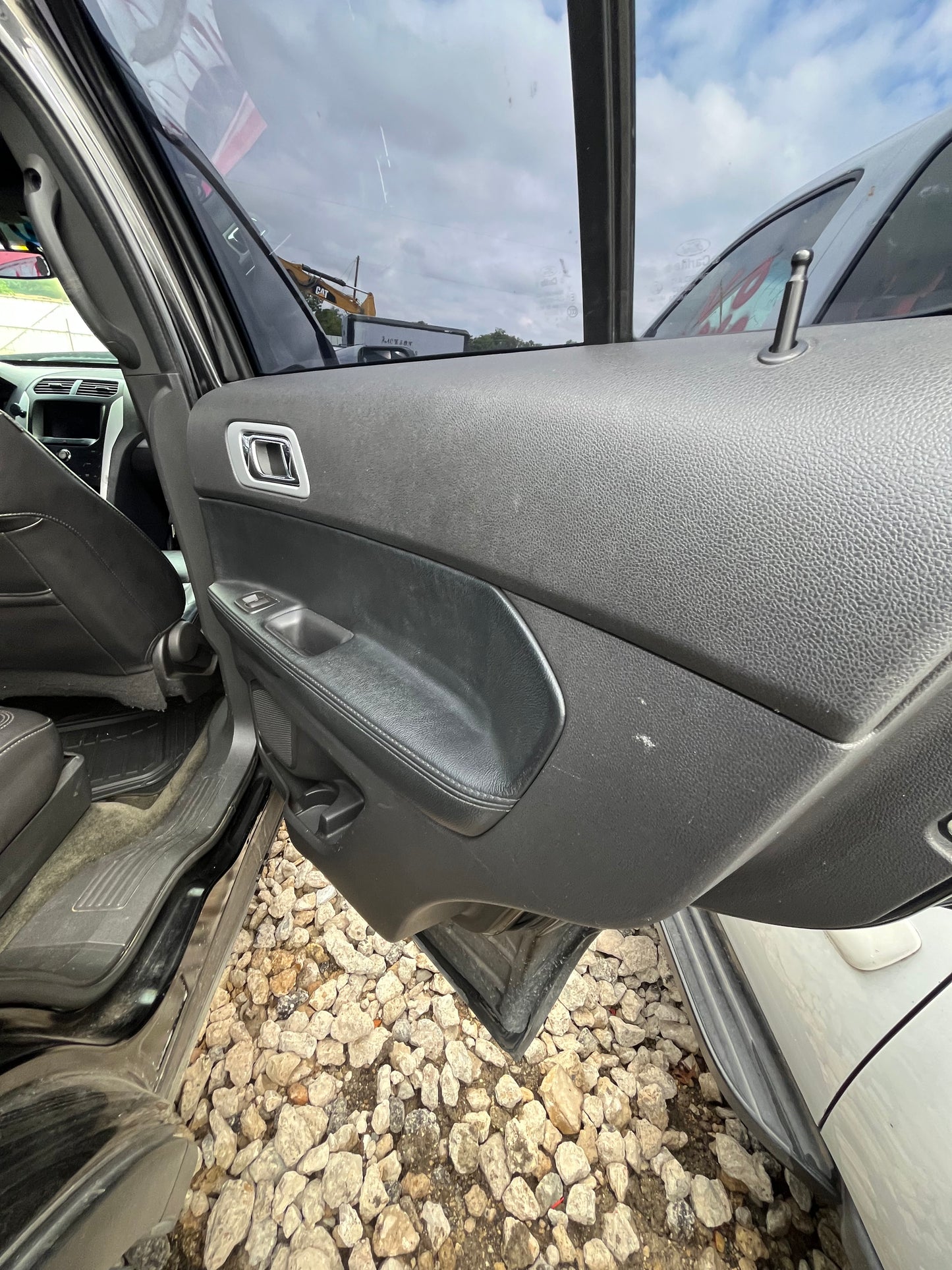 2011 - 2017 Ford Explorer - Stock #: M19009 MXG-19